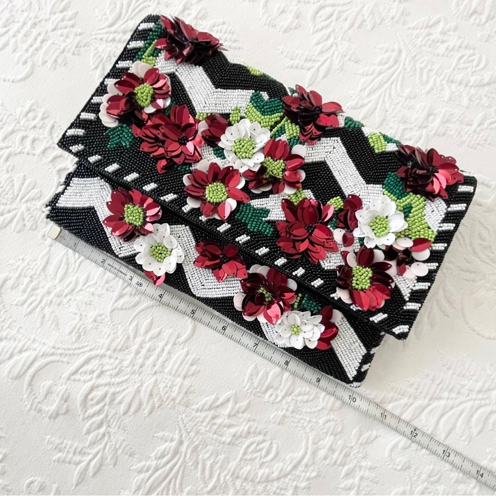 NWT Lulus Black and White Beaded Chevron Stripe Floral Clutch bag - Picture 8 of 9